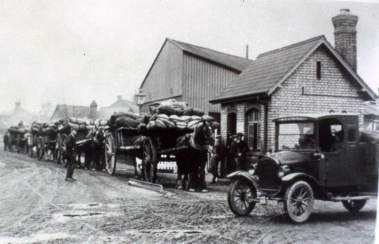 Market Gardeners Queuing along Station Road
